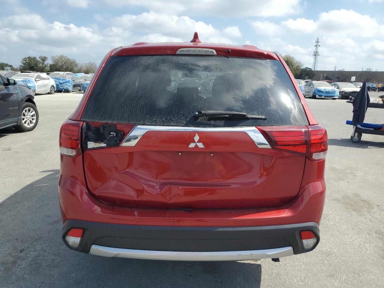 2017 Mitsubishi Outlander - Image 6
