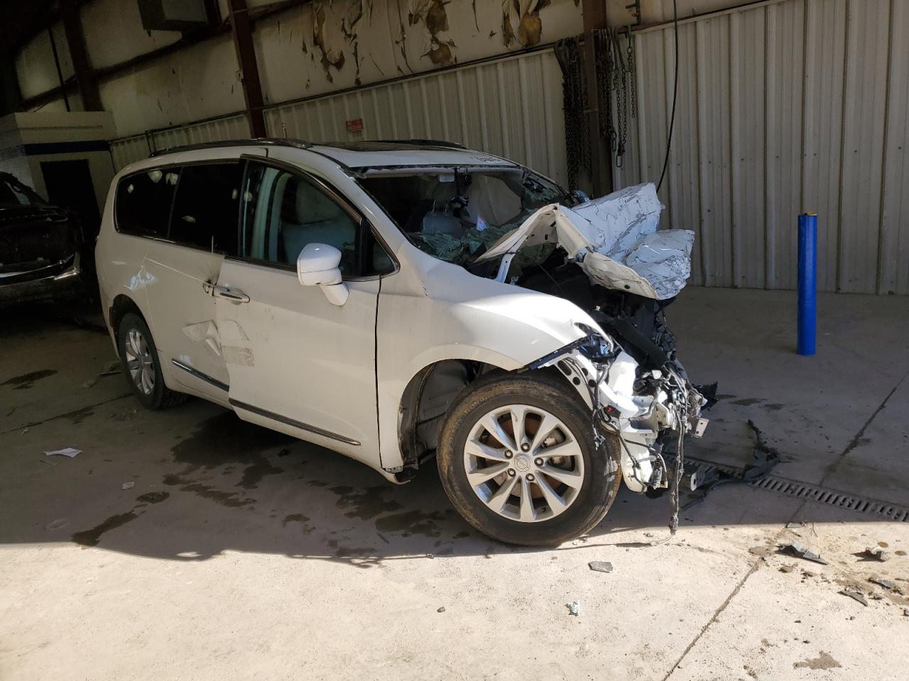 2018 Chrysler Pacifica - Image 4