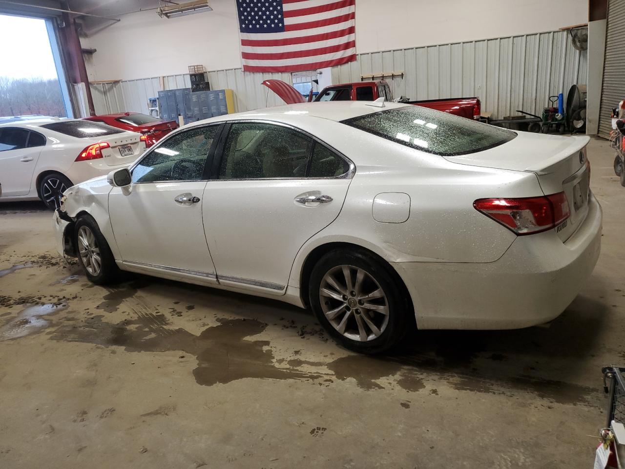 2011 Lexus ES - Image 2
