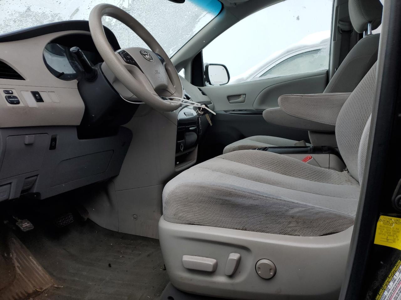2012 Toyota Sienna - Image 7