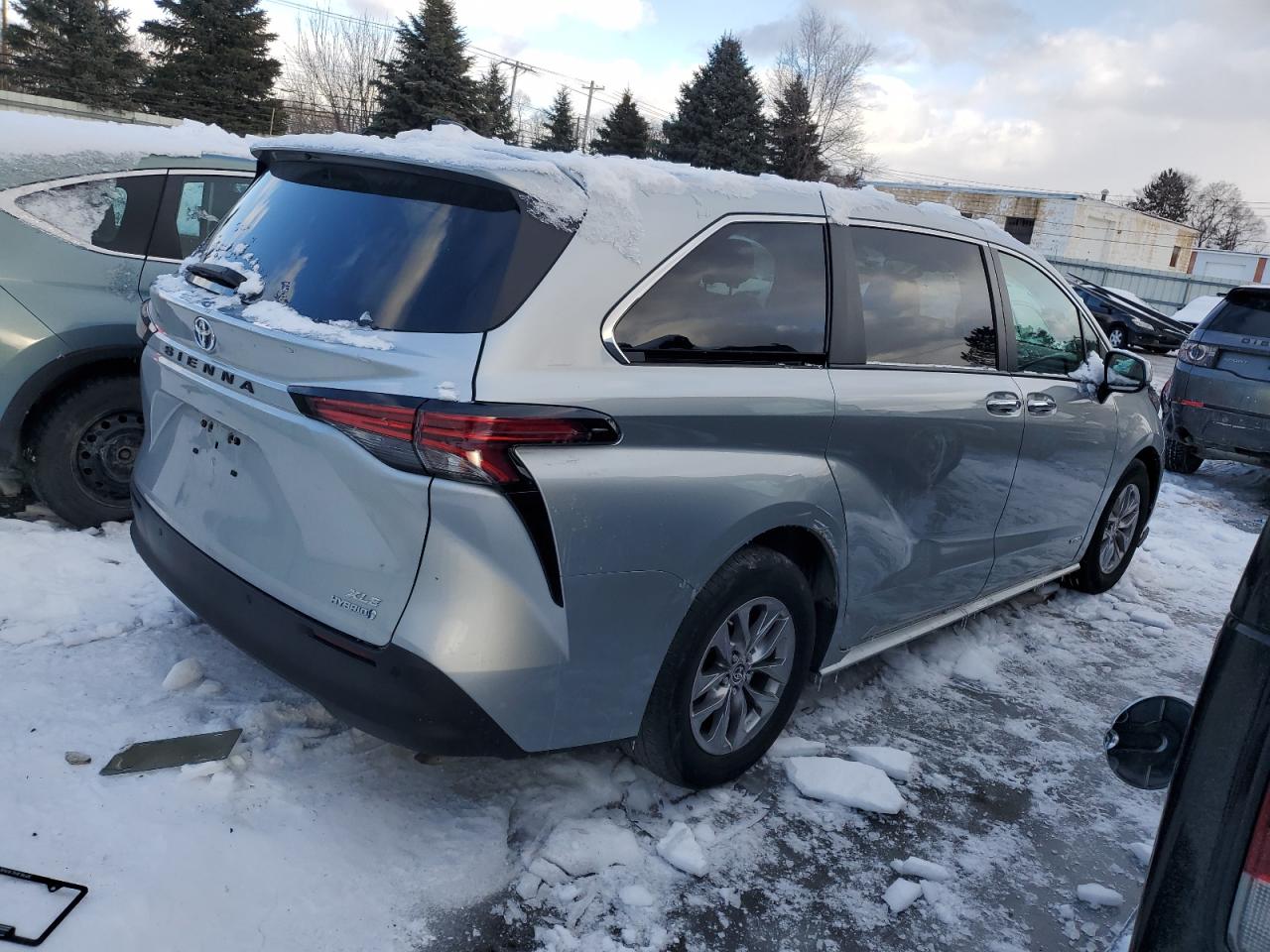 2021 Toyota Sienna - Image 3