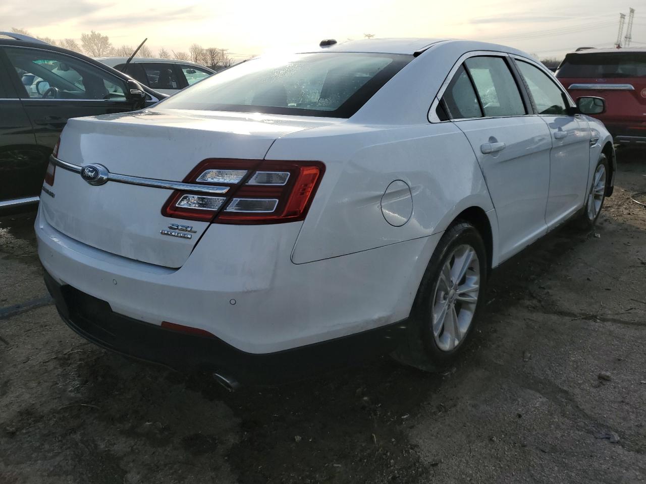2015 Ford Taurus - Image 3