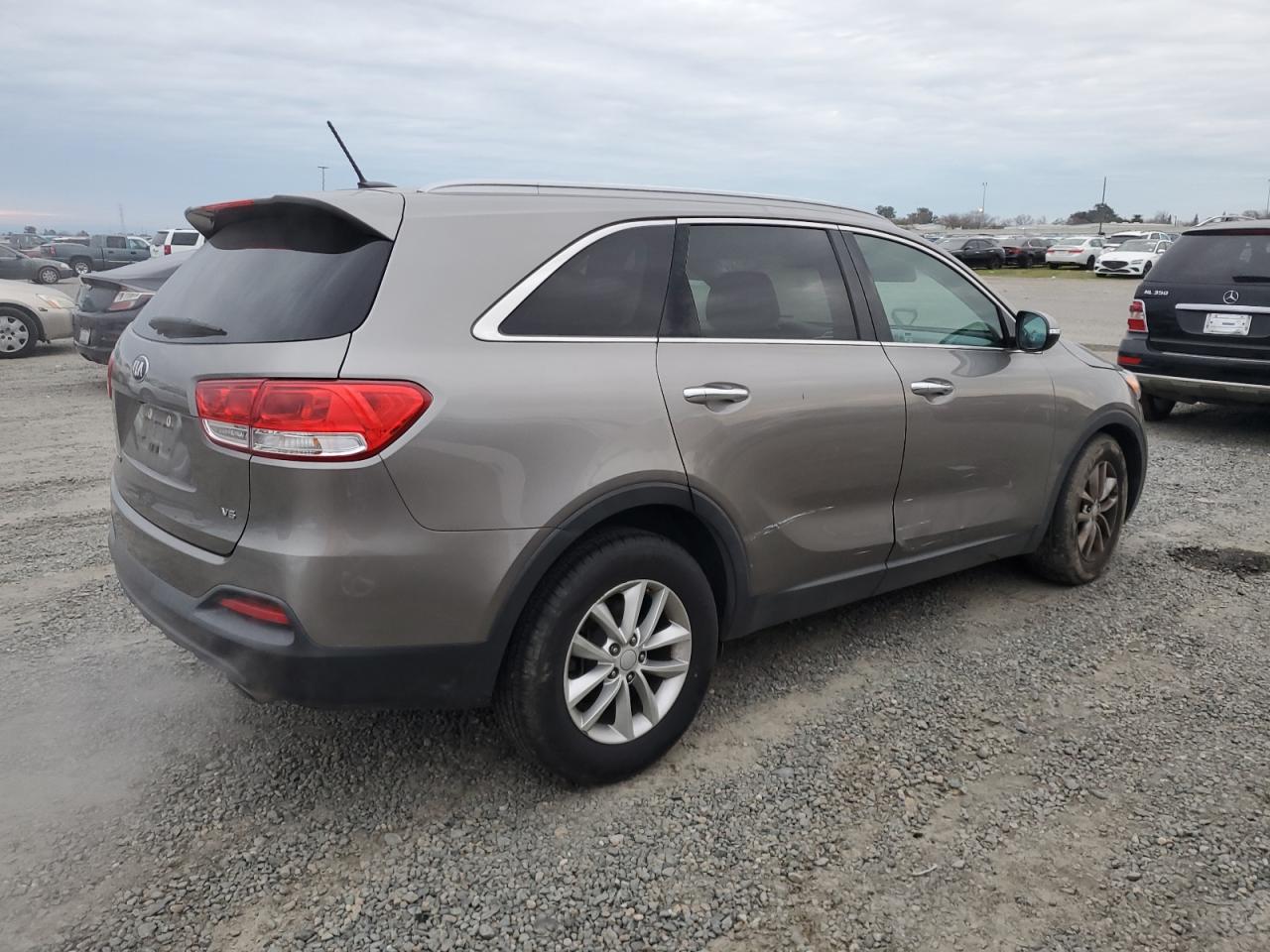 2017 Kia Sorento - Image 3