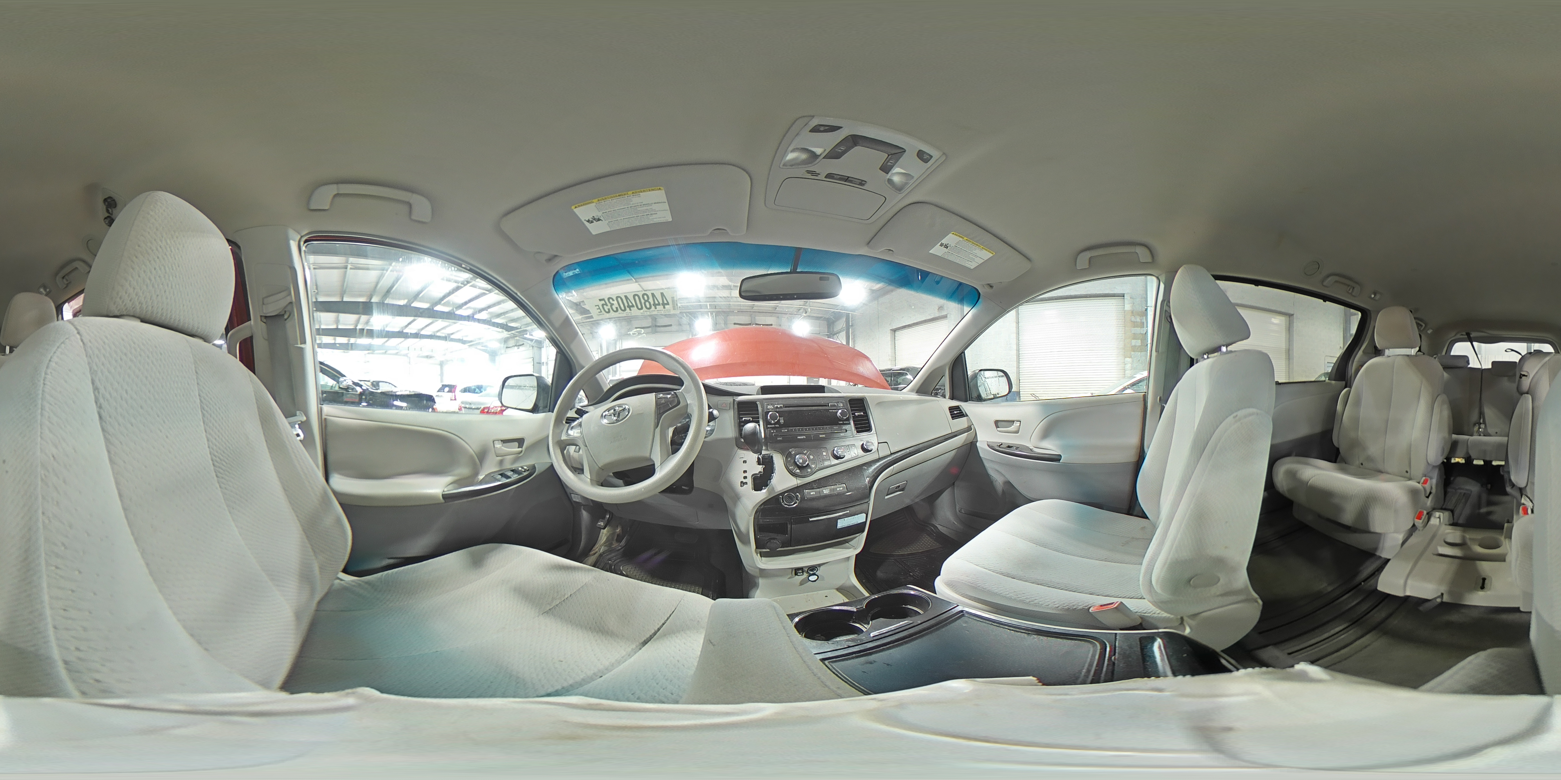 2012 Toyota Sienna - Image 15