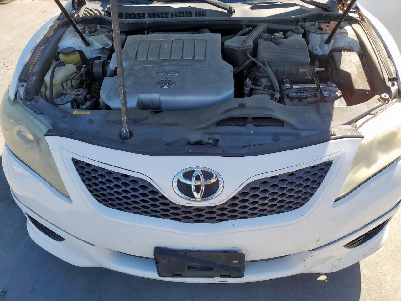 2010 Toyota Camry - Image 11