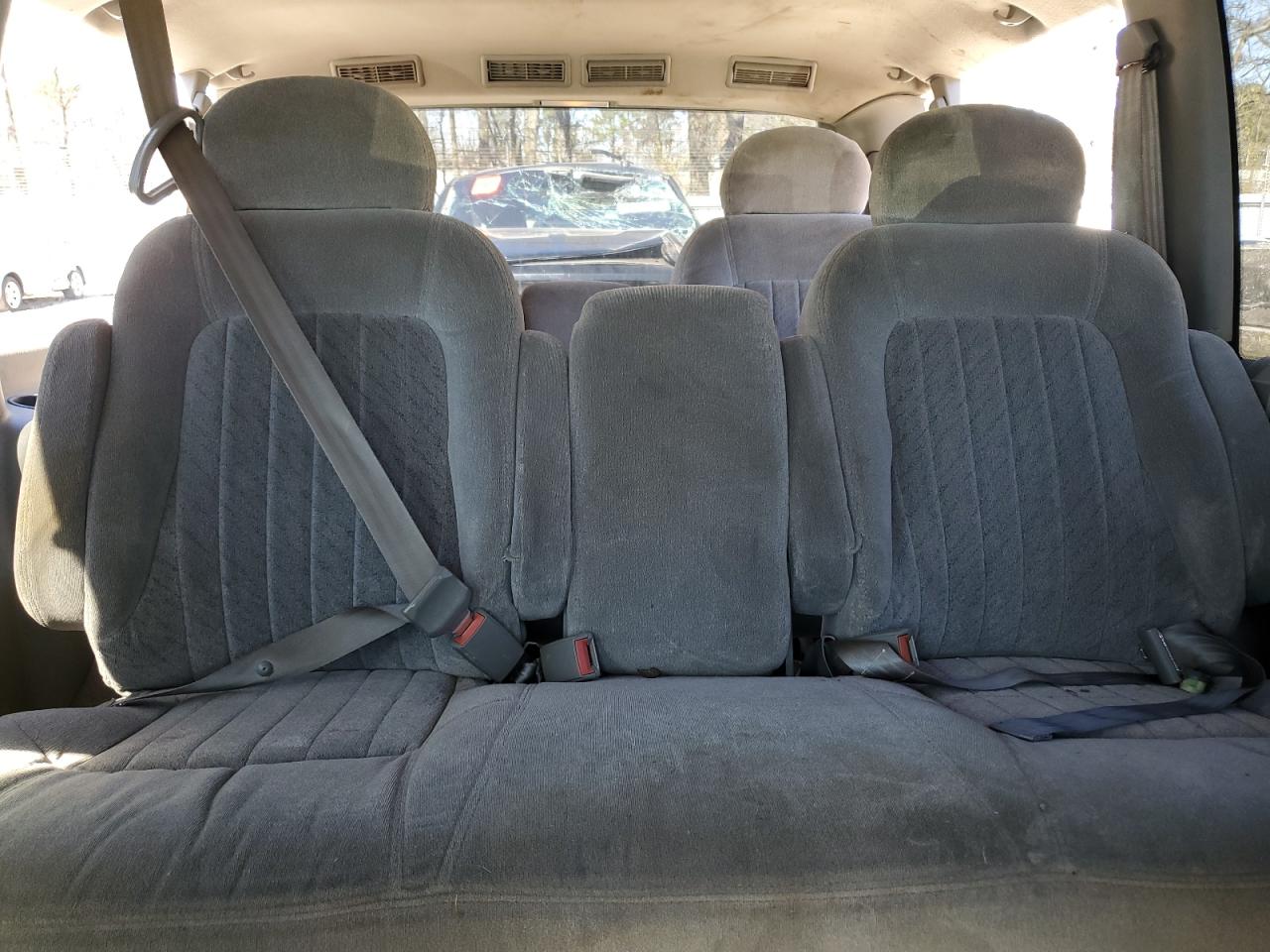 1999 Chevrolet Astro - Image 10