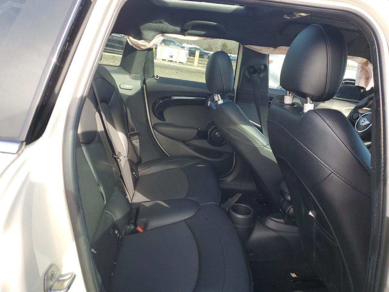 2017 MINI Cooper - Image 10