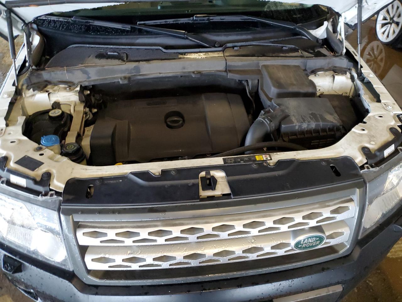 2011 Land Rover LR2 - Image 12