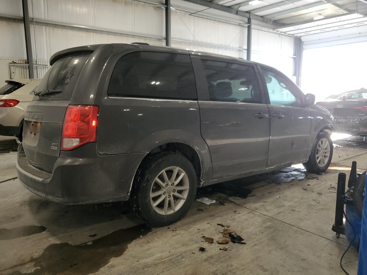 2018 Dodge Caravan - Image 3