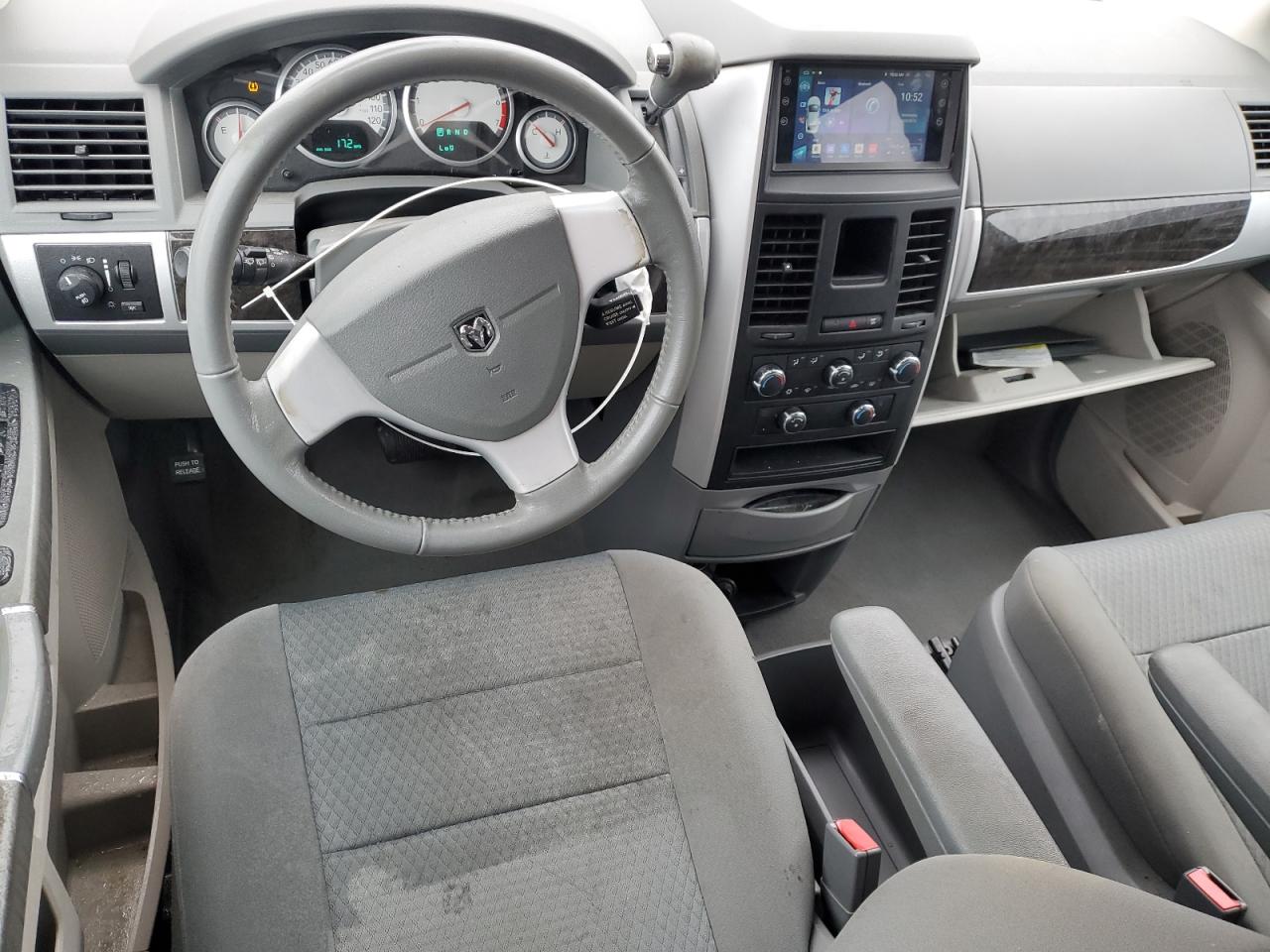 2010 Dodge Caravan - Image 8
