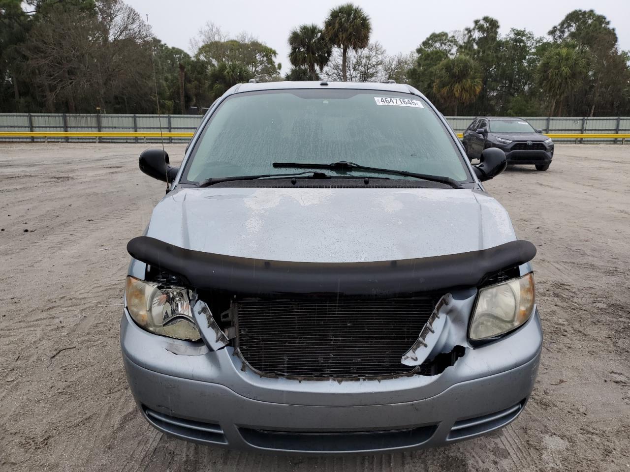 2006 Chrysler Town & Country - Image 5
