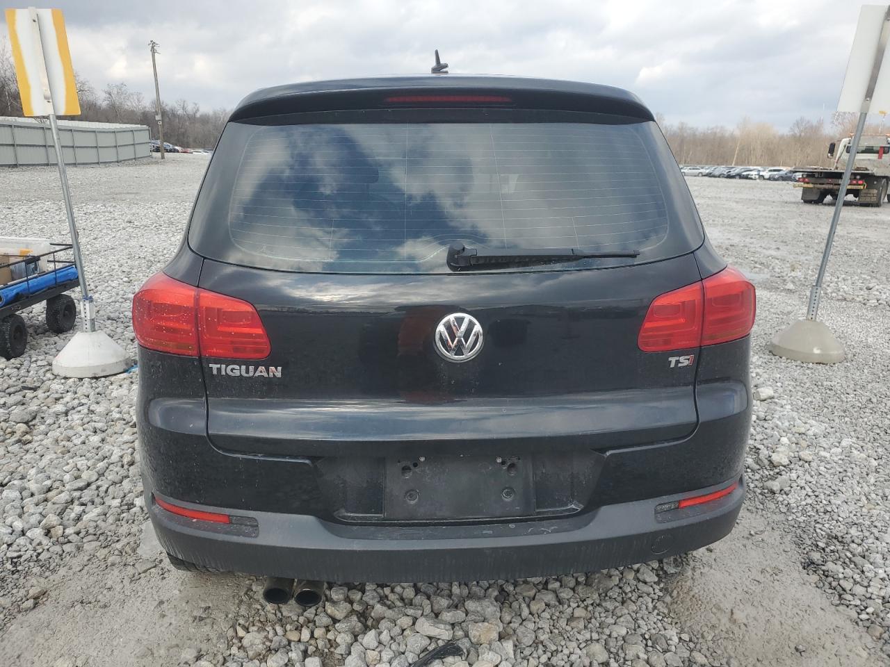 2017 Volkswagen Tiguan - Image 6