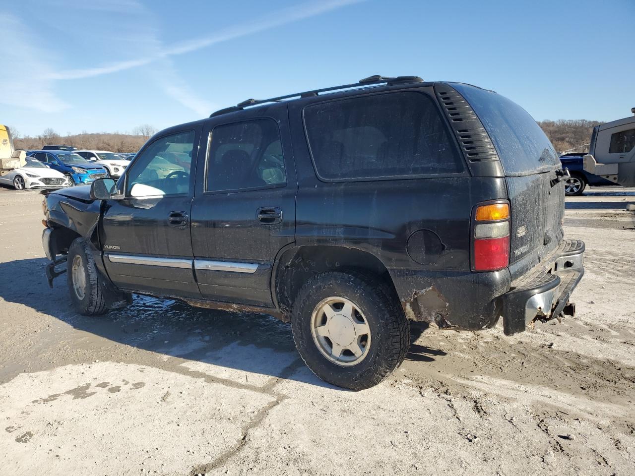 2004 GMC Yukon - Image 2