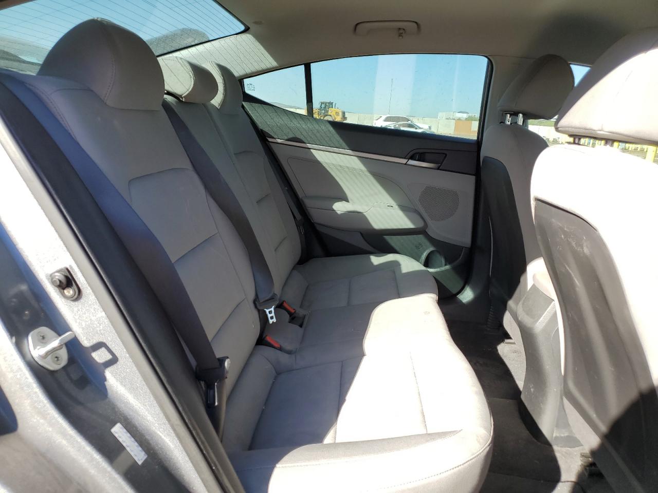 2018 Hyundai Elantra - Image 10