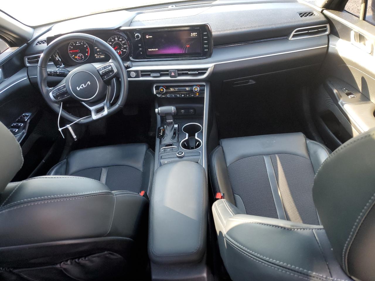 2022 Kia K5 - Image 8
