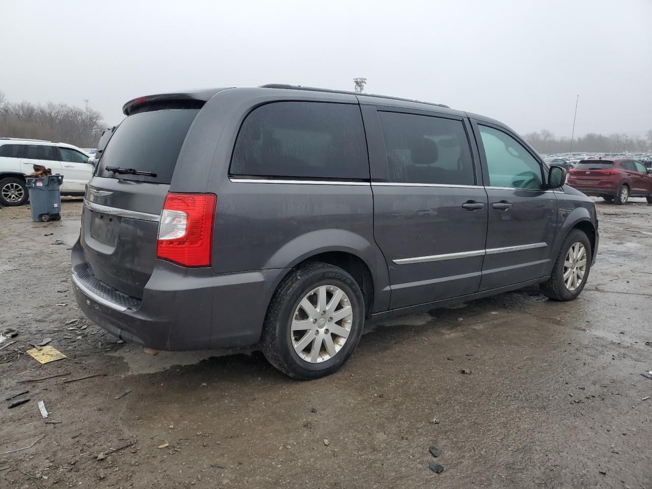 2016 Chrysler Town & Country - Image 3