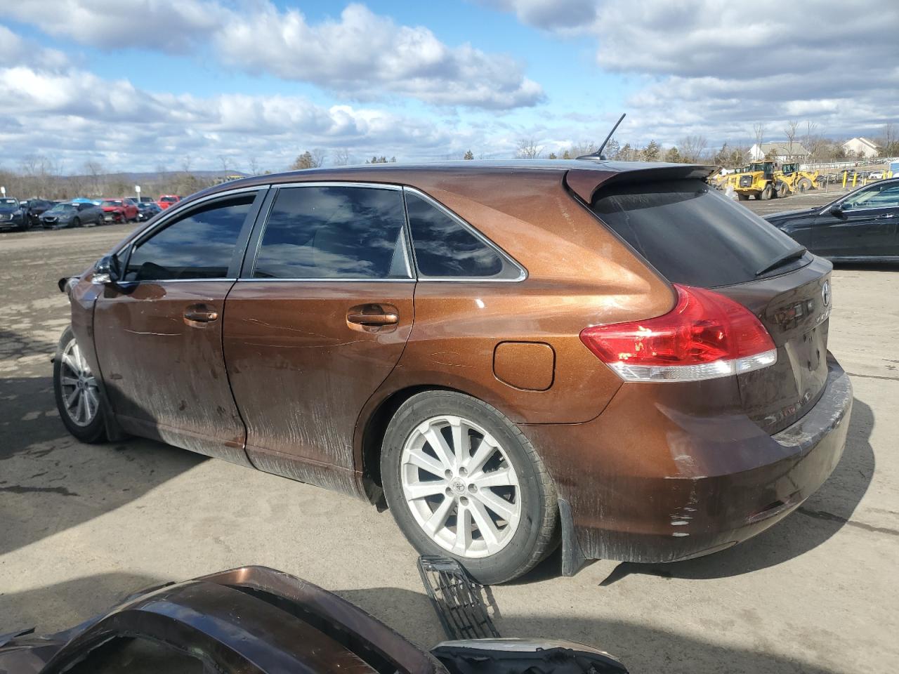 2011 Toyota Venza - Image 2