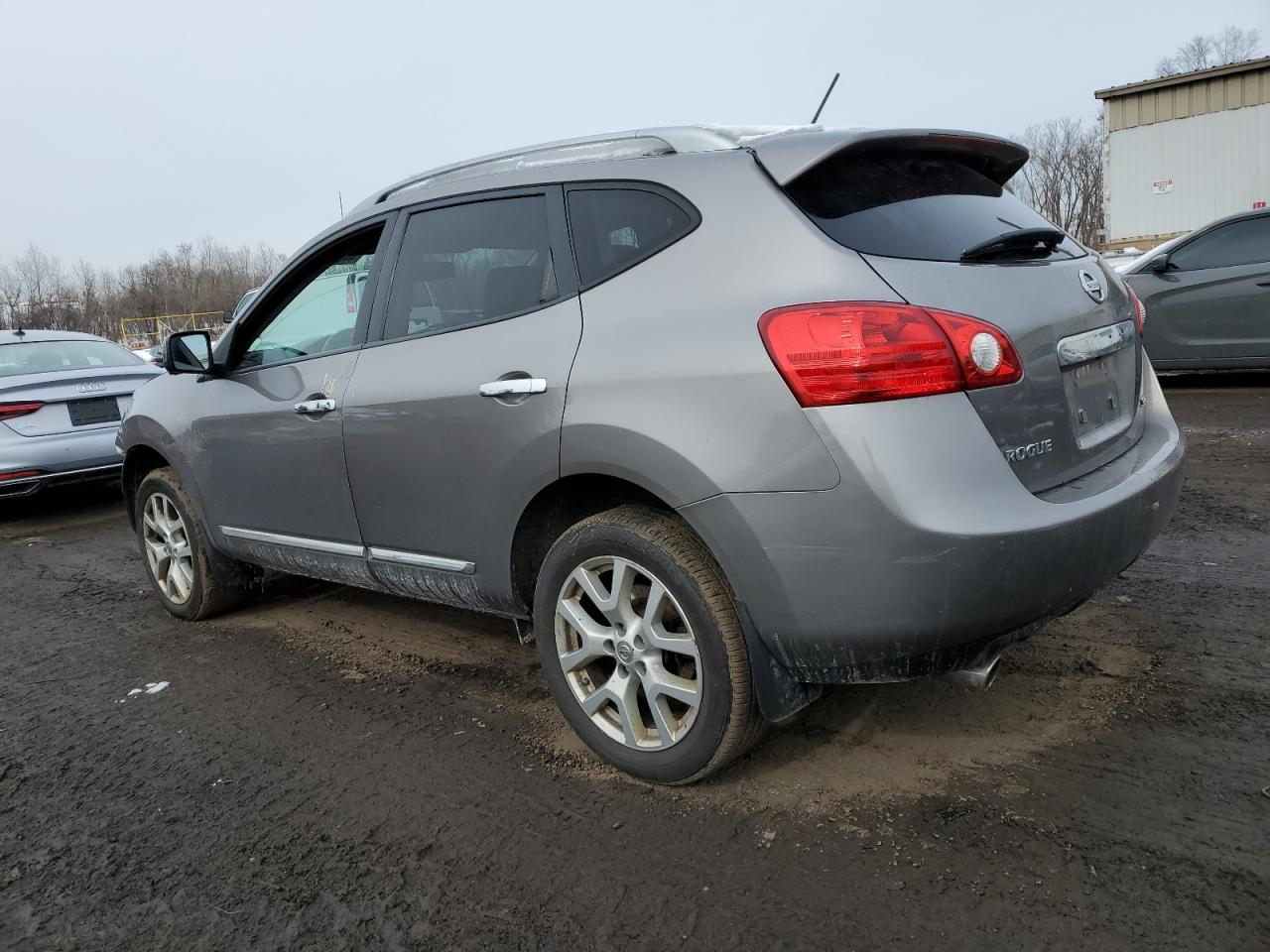 2013 Nissan Rogue - Image 2