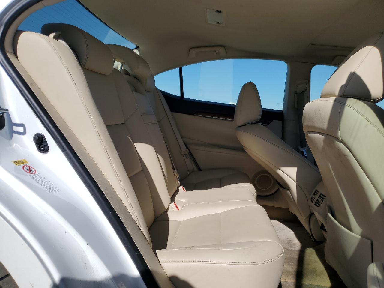 2013 Lexus ES - Image 10