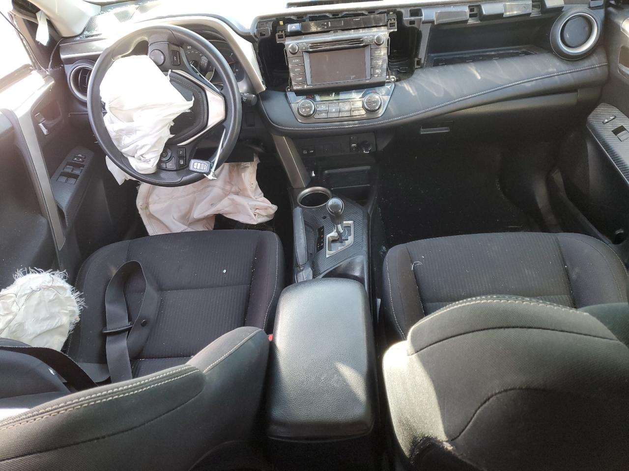 2015 Toyota RAV 4 - Image 8