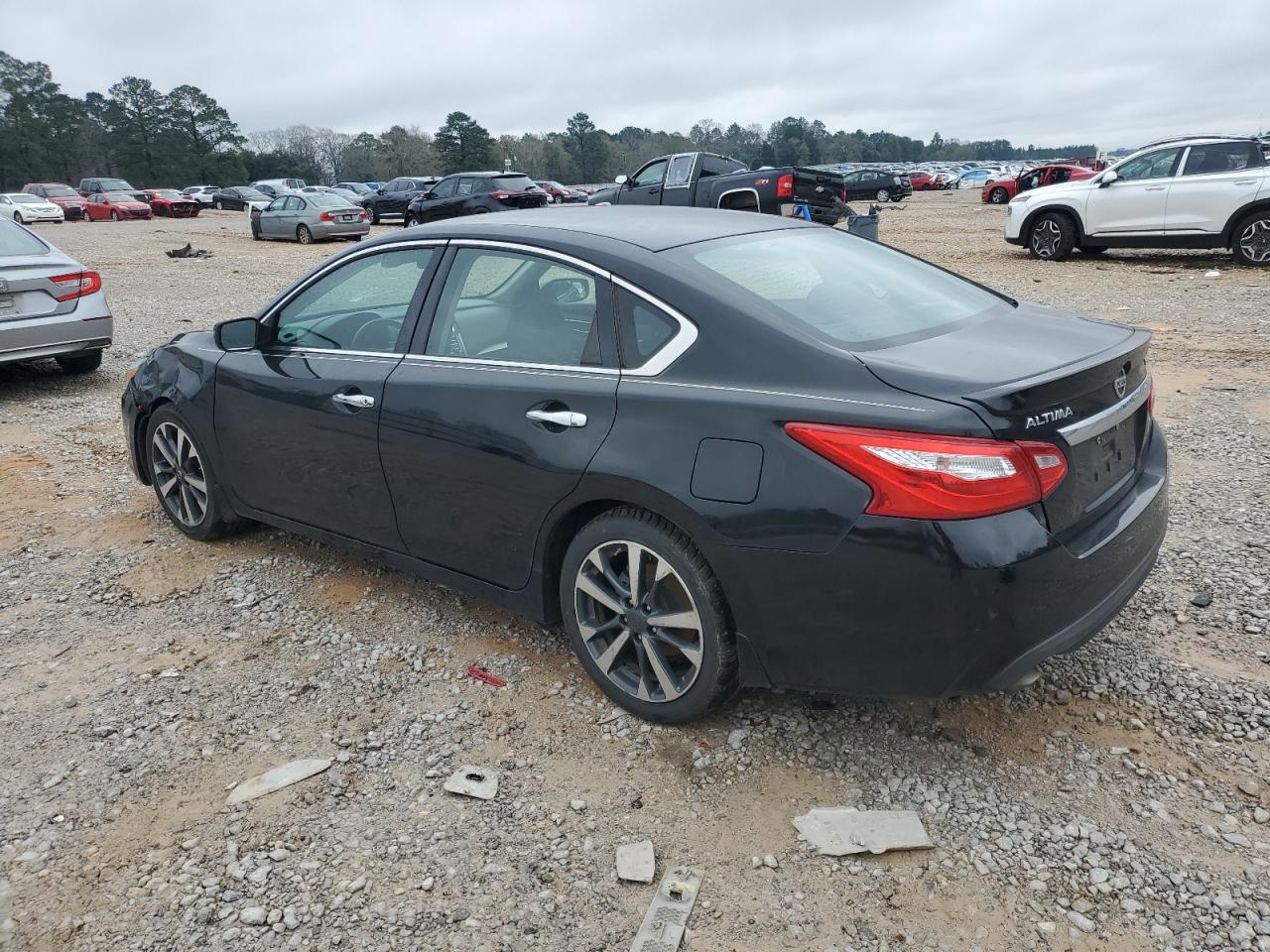 2016 Nissan Altima - Image 2