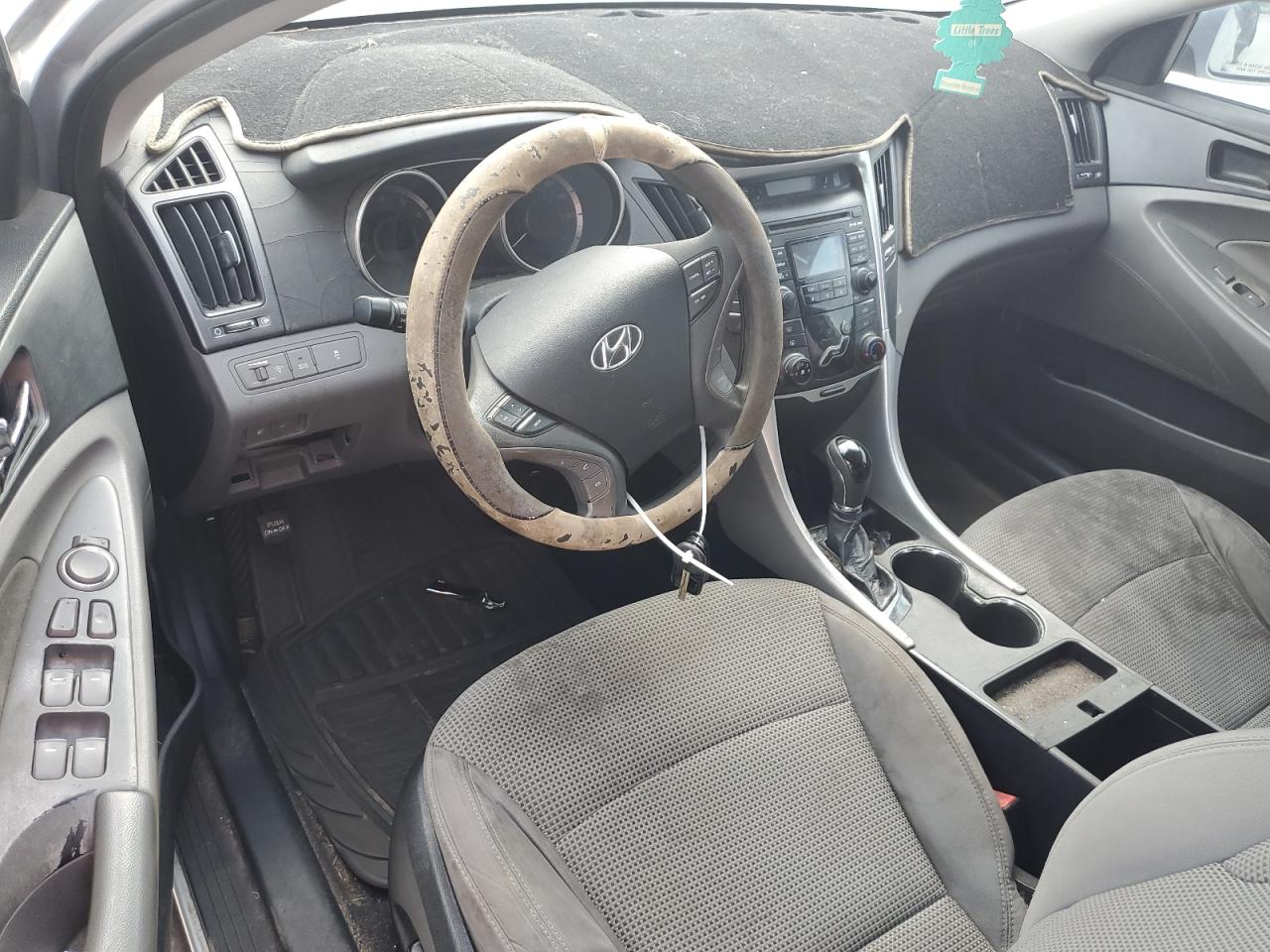2011 Hyundai Sonata - Image 8