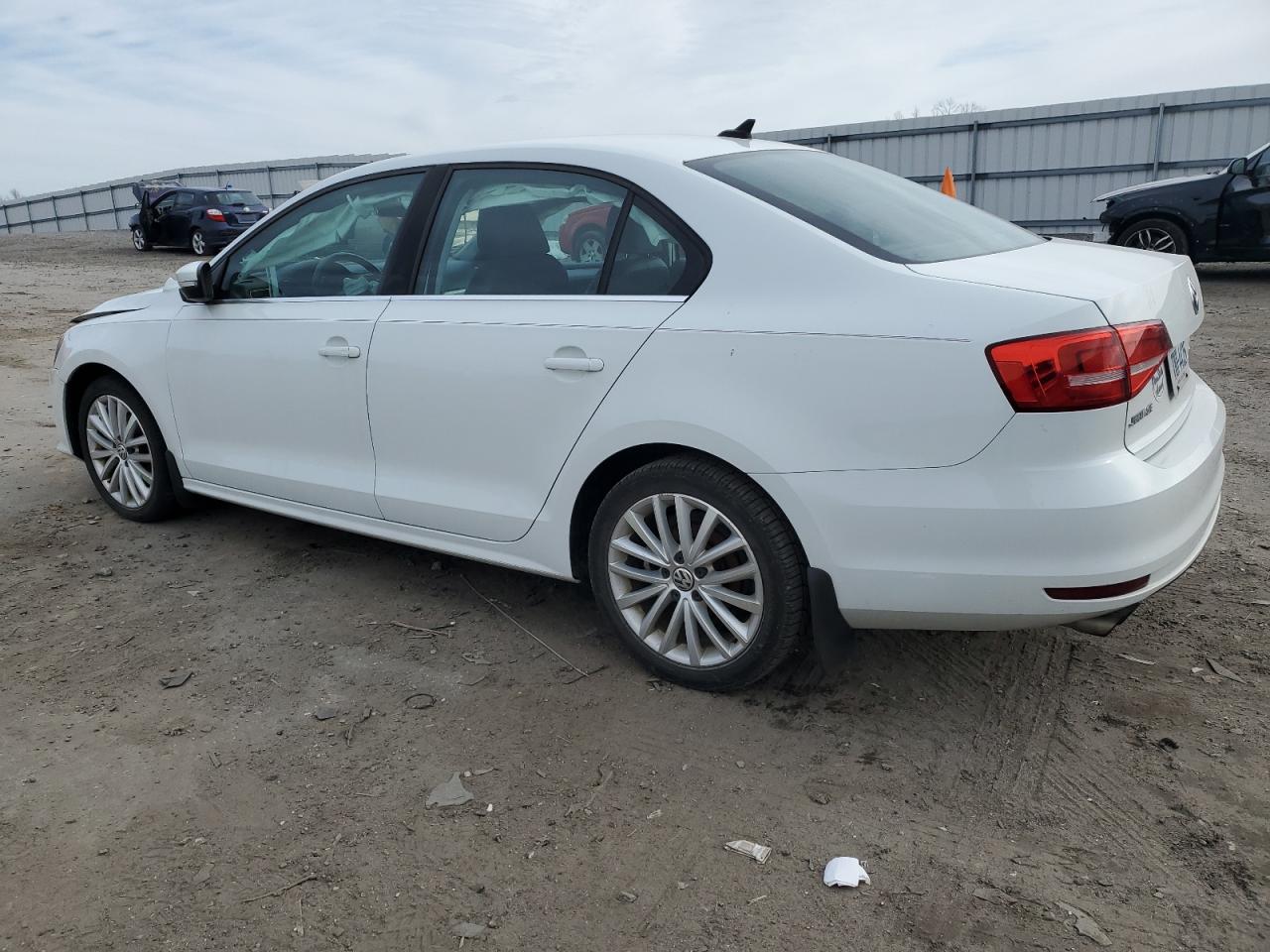 2015 Volkswagen Jetta - Image 2