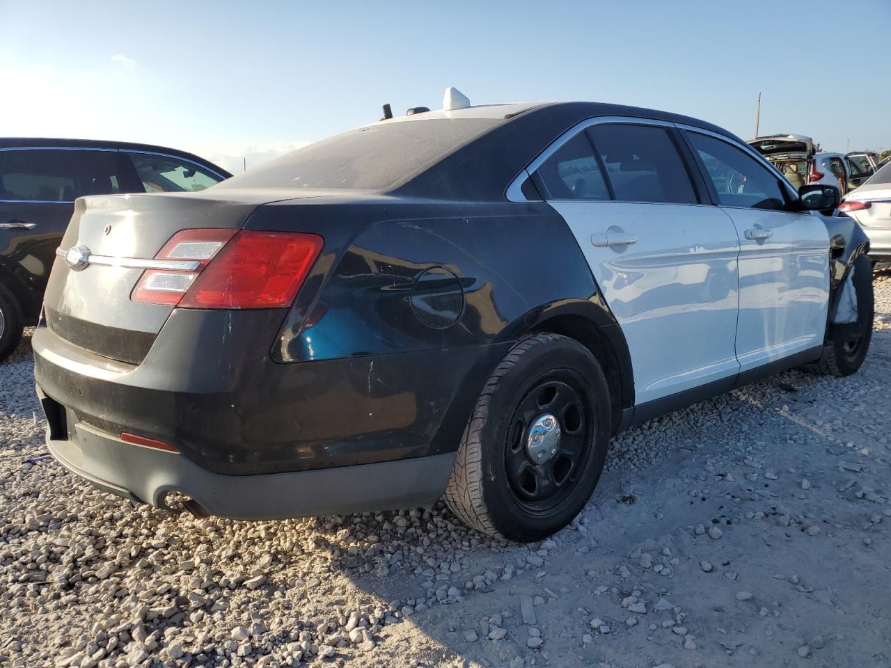 2016 Ford Taurus - Image 3