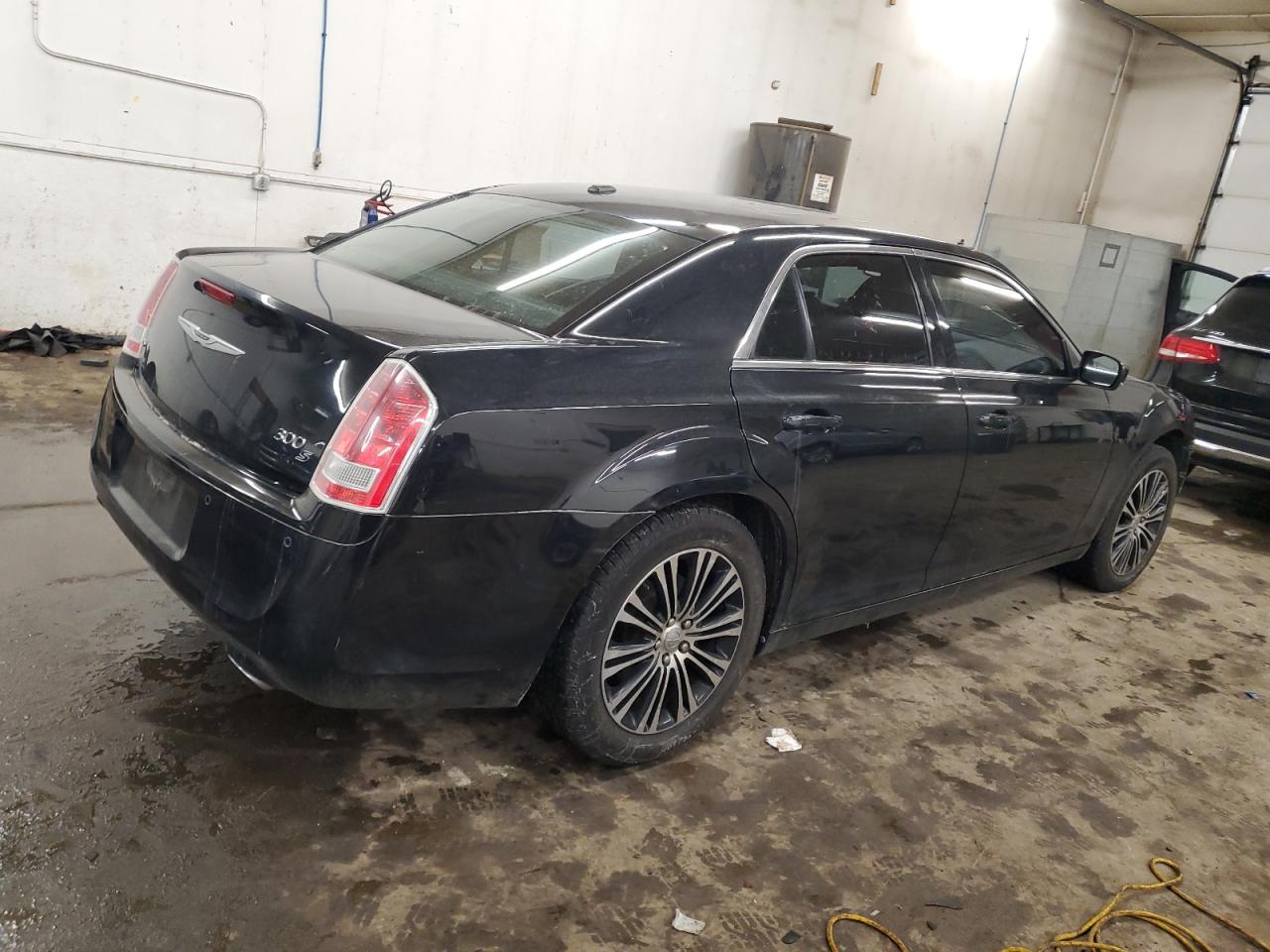 2014 Chrysler 300 - Image 3