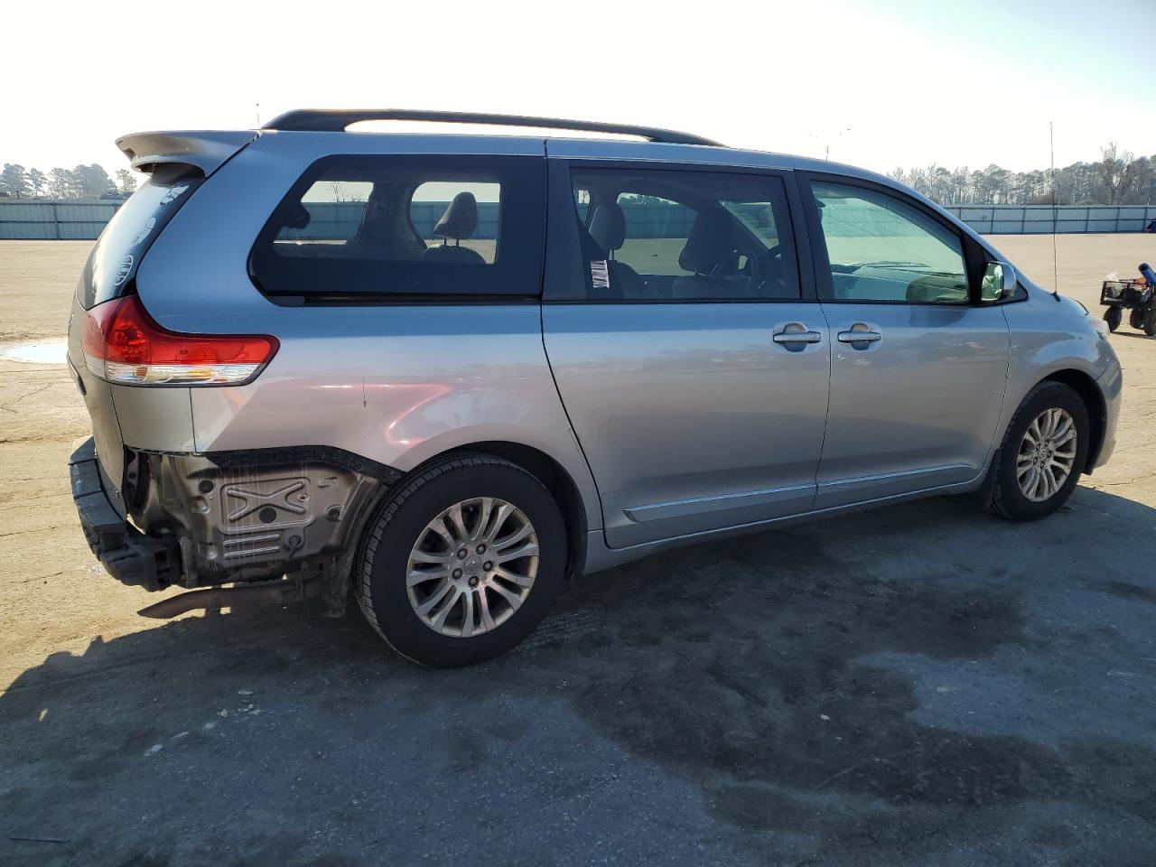 2012 Toyota Sienna - Image 3