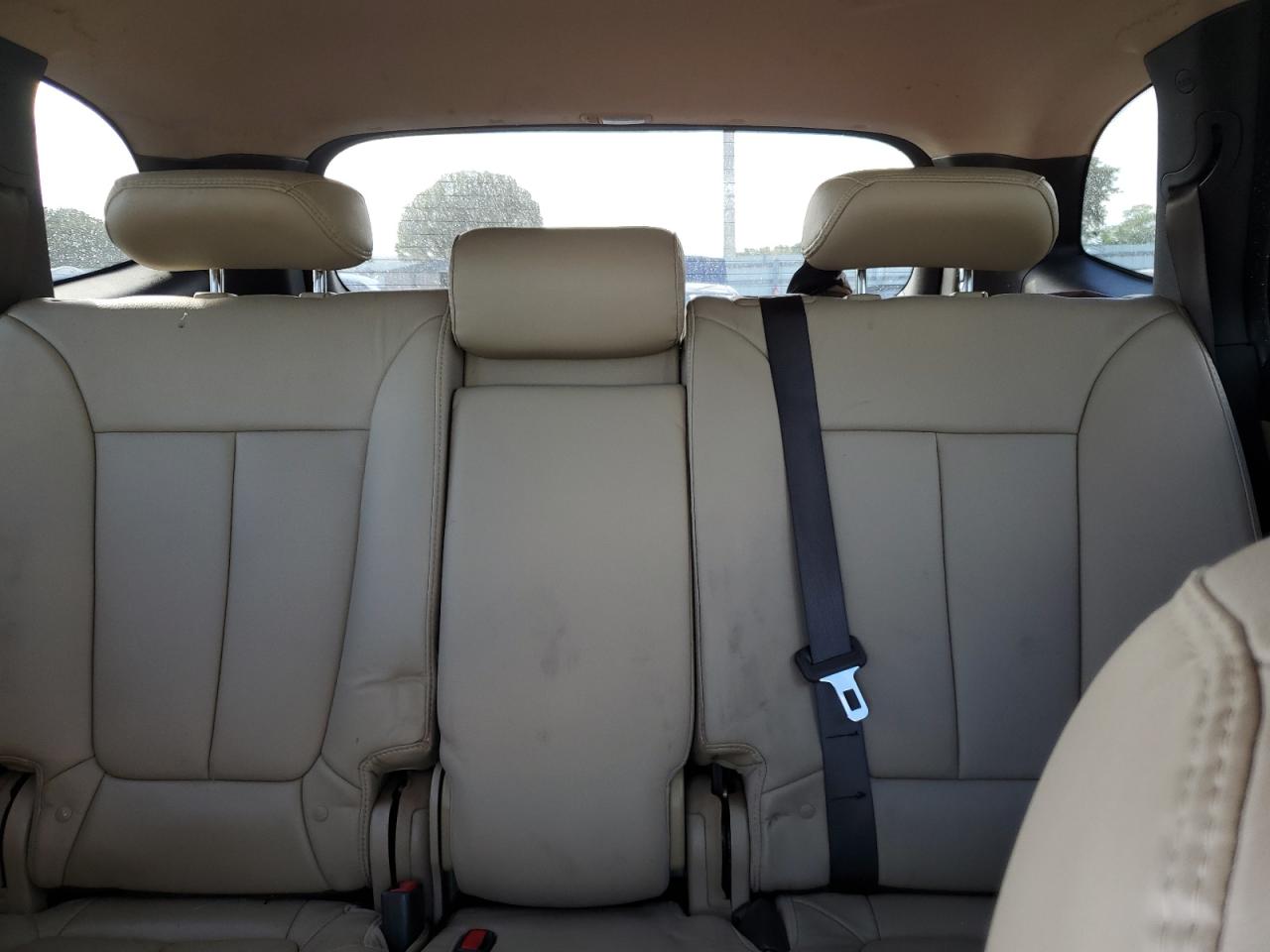 2012 Hyundai Santa Fe - Image 10