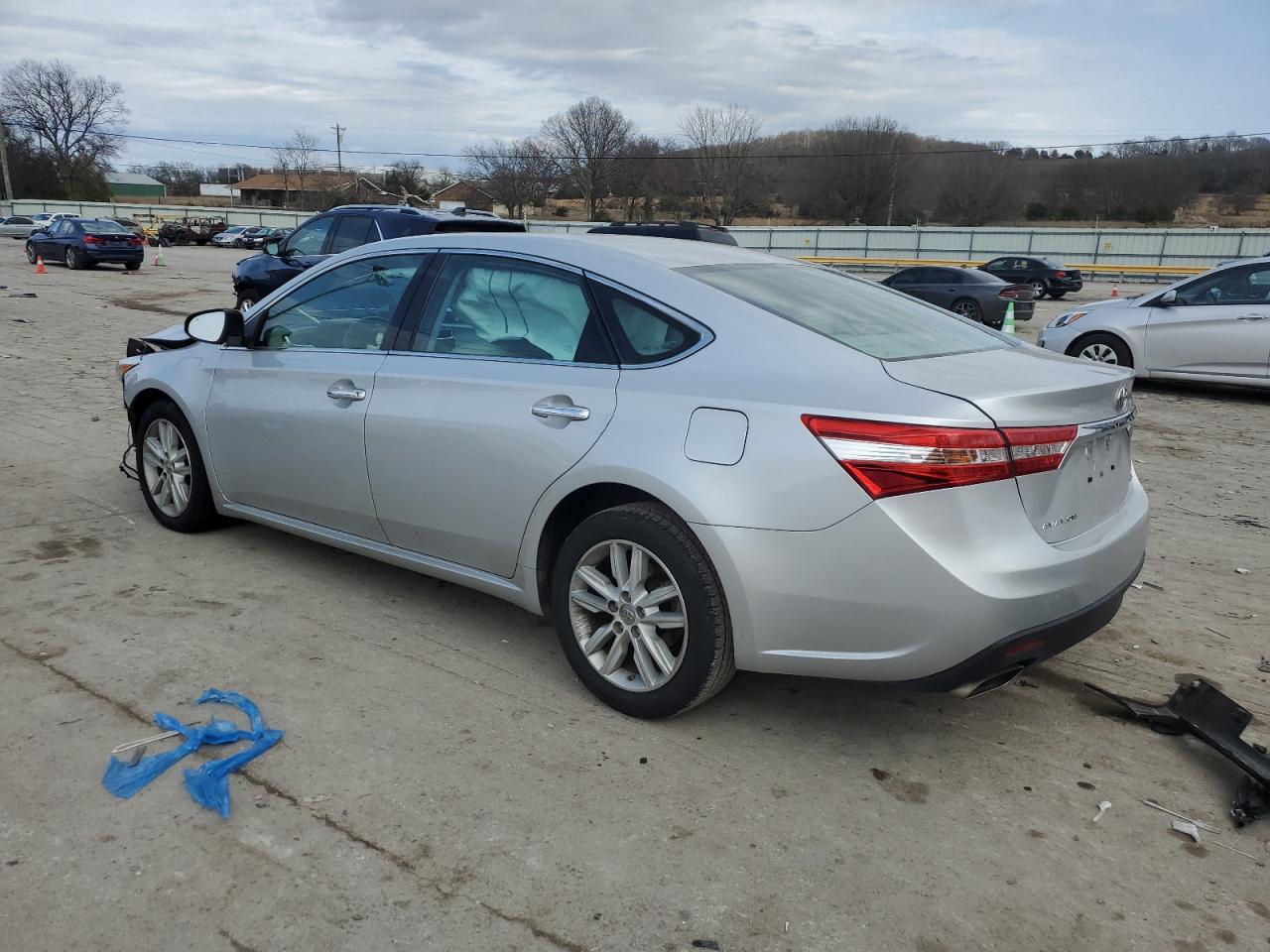 2014 Toyota Avalon - Image 2
