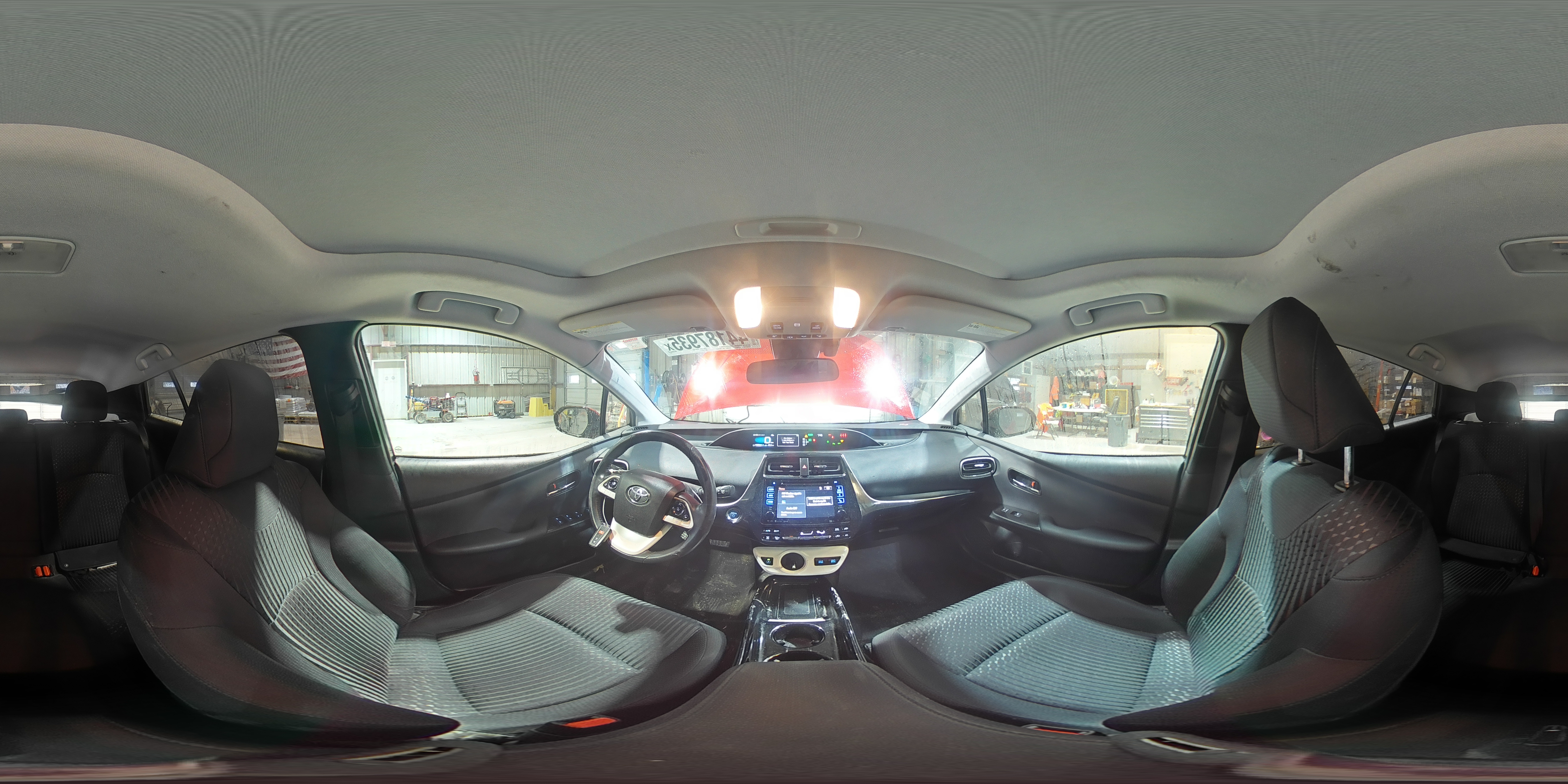 2018 Toyota Prius - Image 17