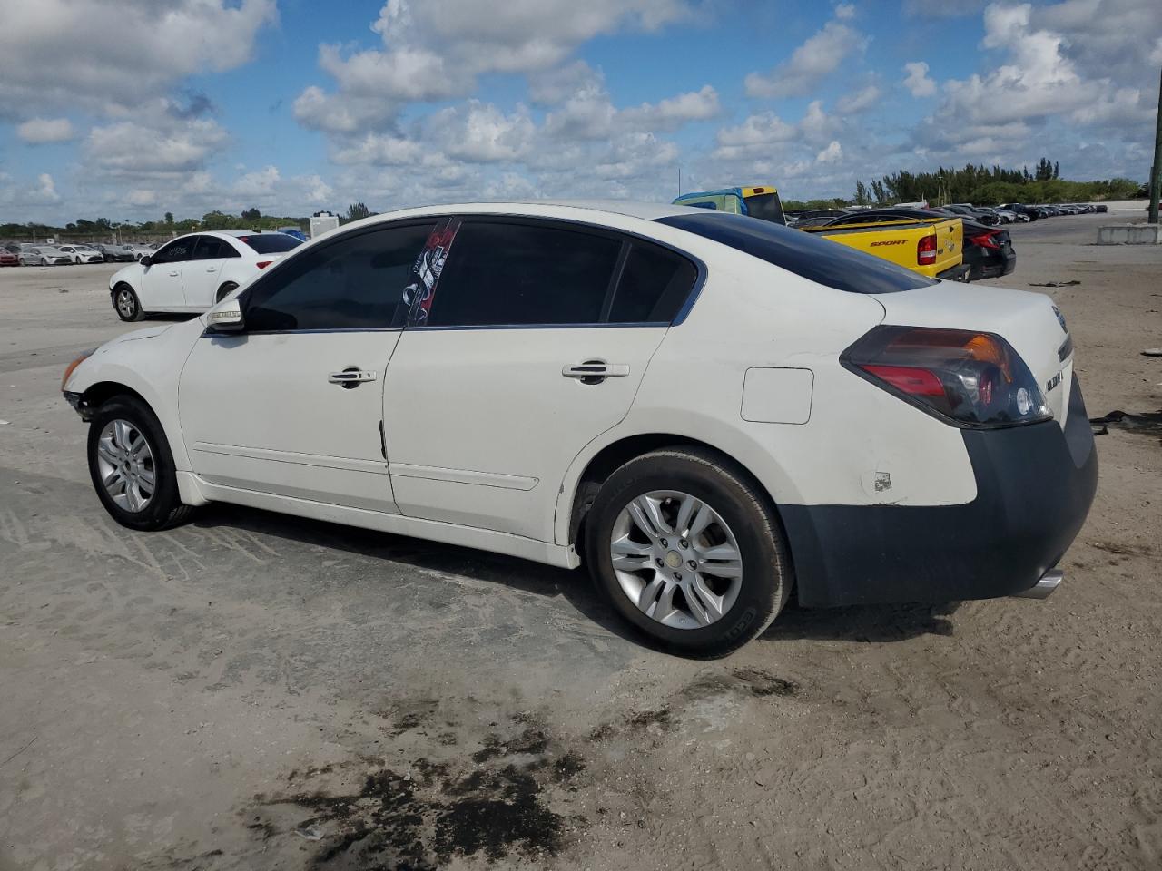 2010 Nissan Altima - Image 2
