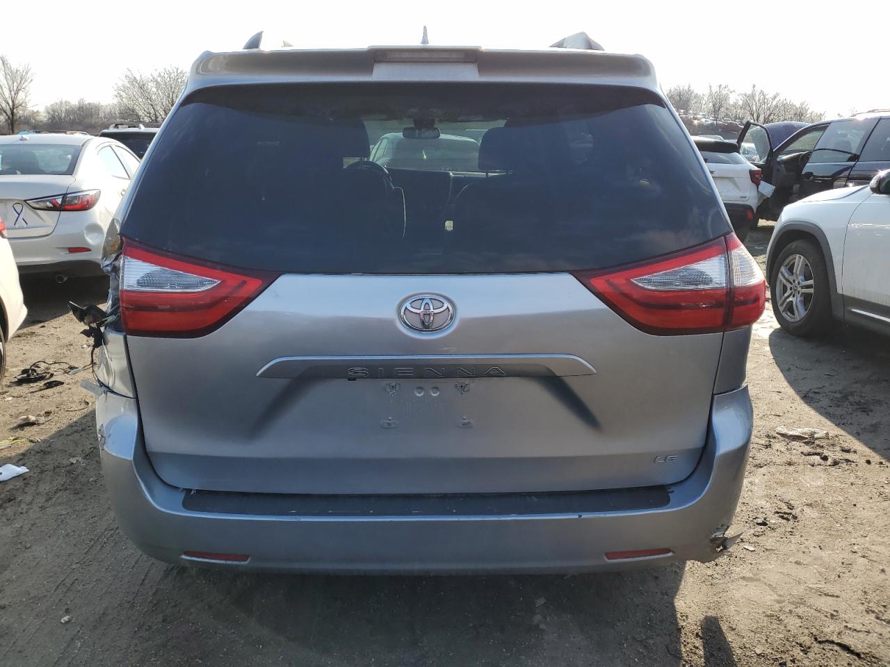 2018 Toyota Sienna - Image 6