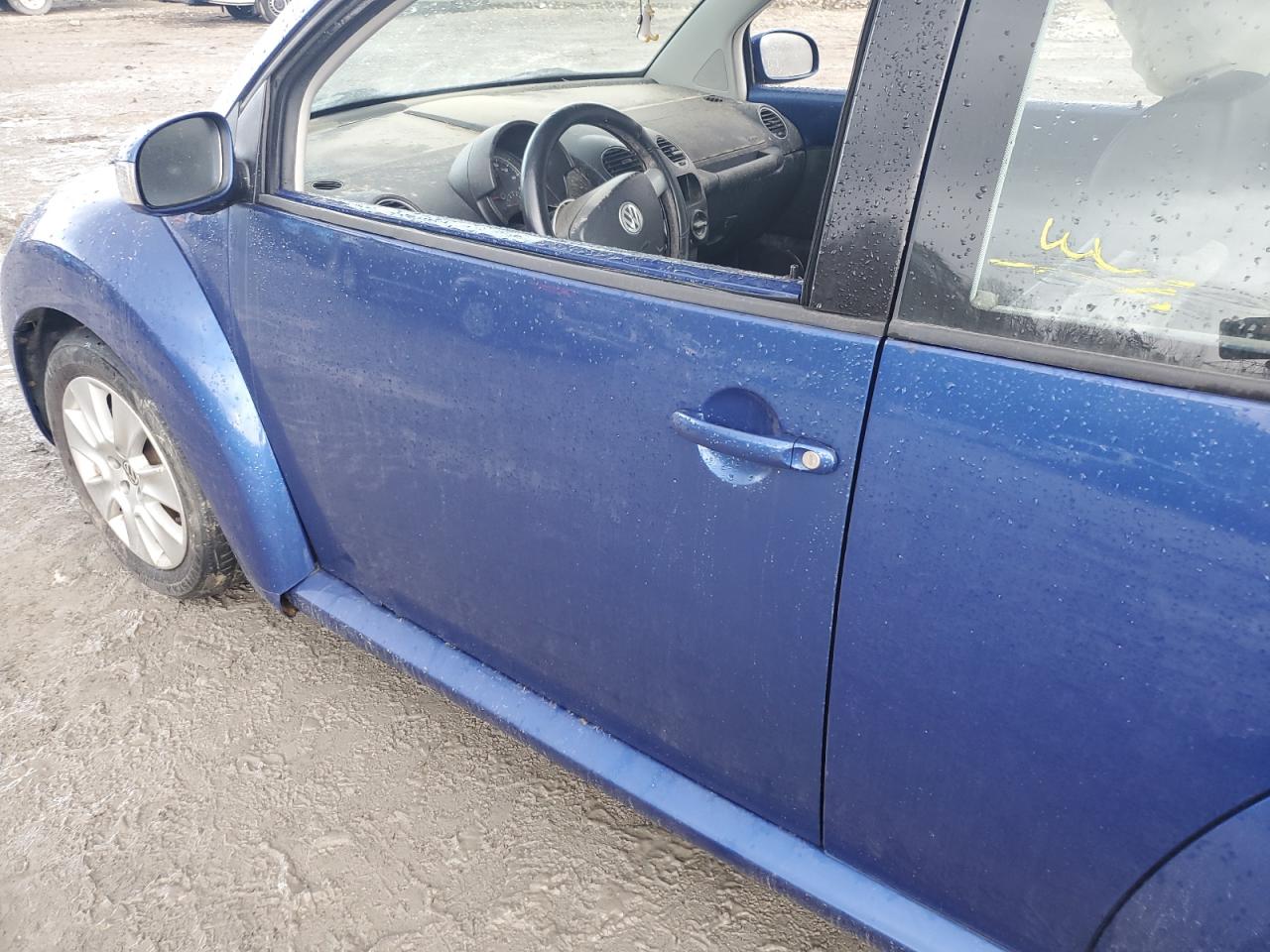 2008 Volkswagen Beetle - Image 12