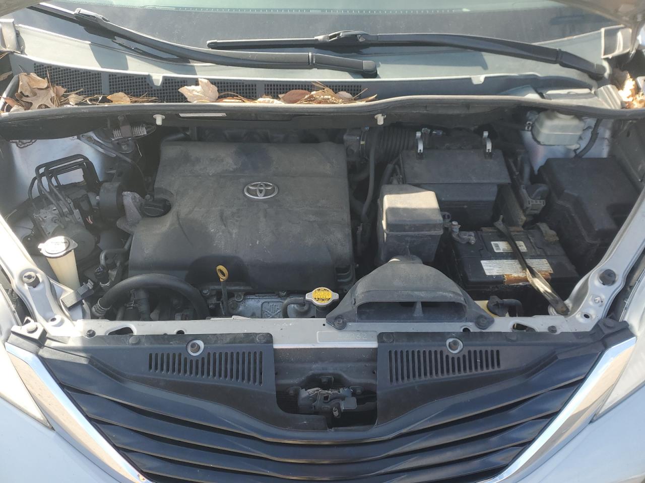 2011 Toyota Sienna - Image 12