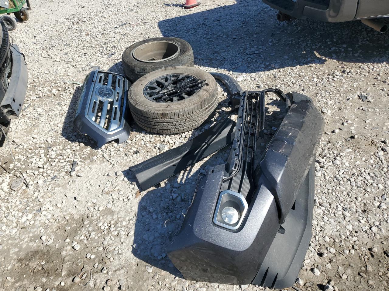 2019 Toyota Tacoma - Image 12