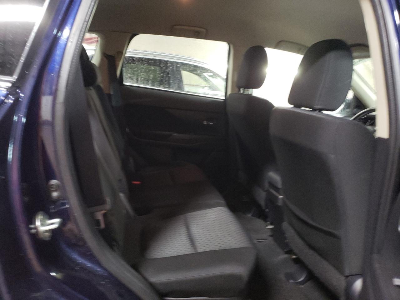 2014 Mitsubishi Outlander - Image 10