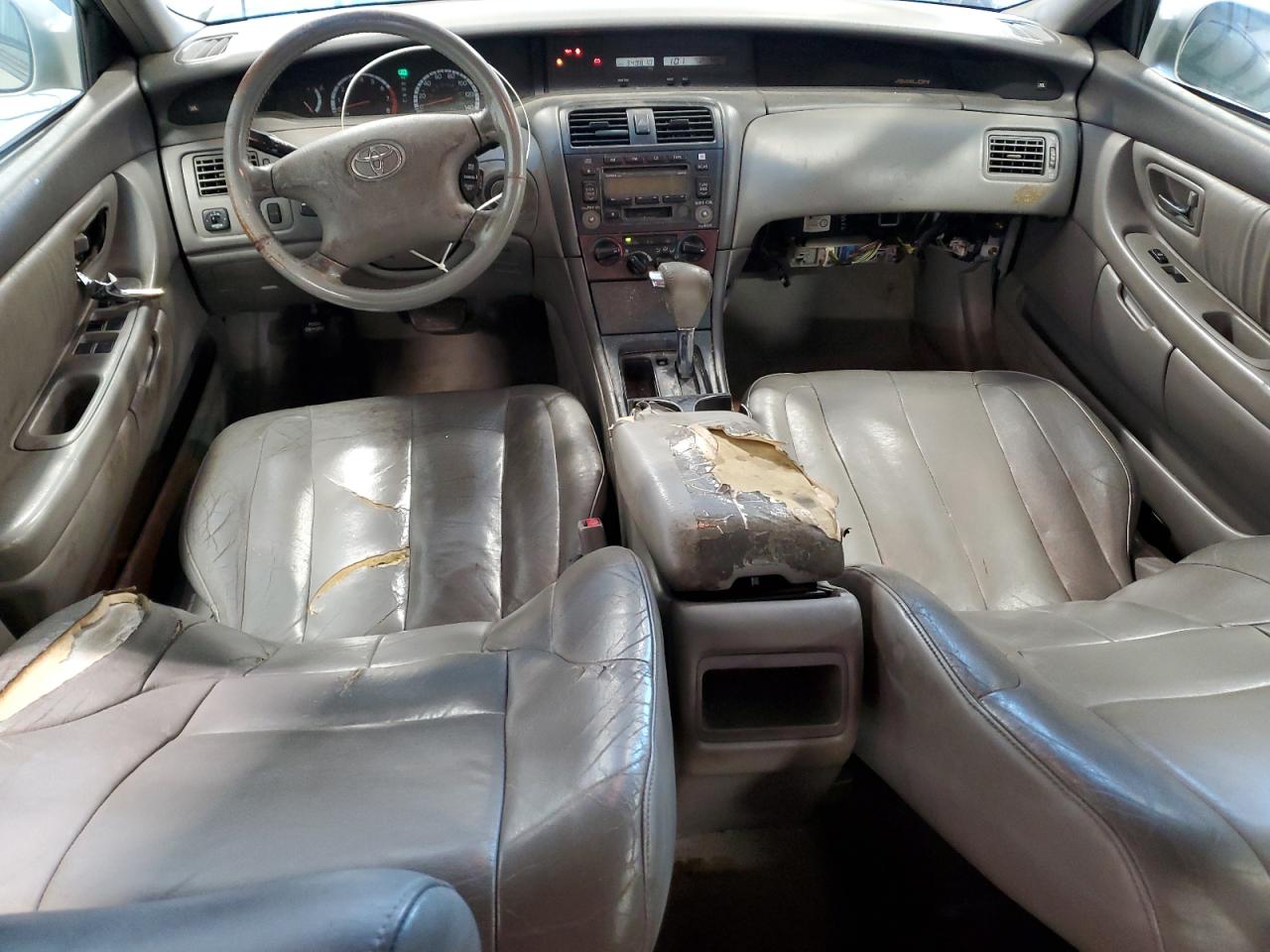 2002 Toyota Avalon - Image 8