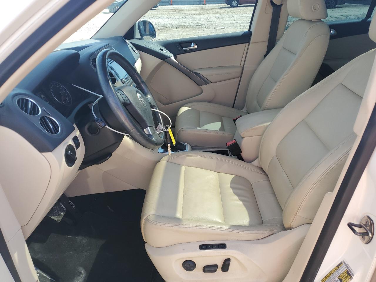 2010 Volkswagen Tiguan - Image 7
