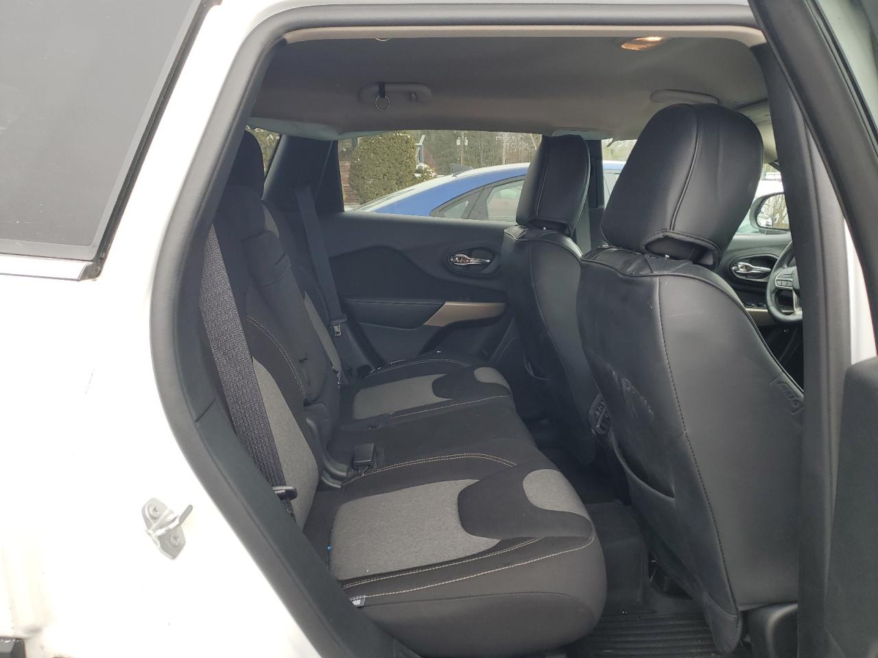 2018 Jeep Grand Cherokee - Image 11