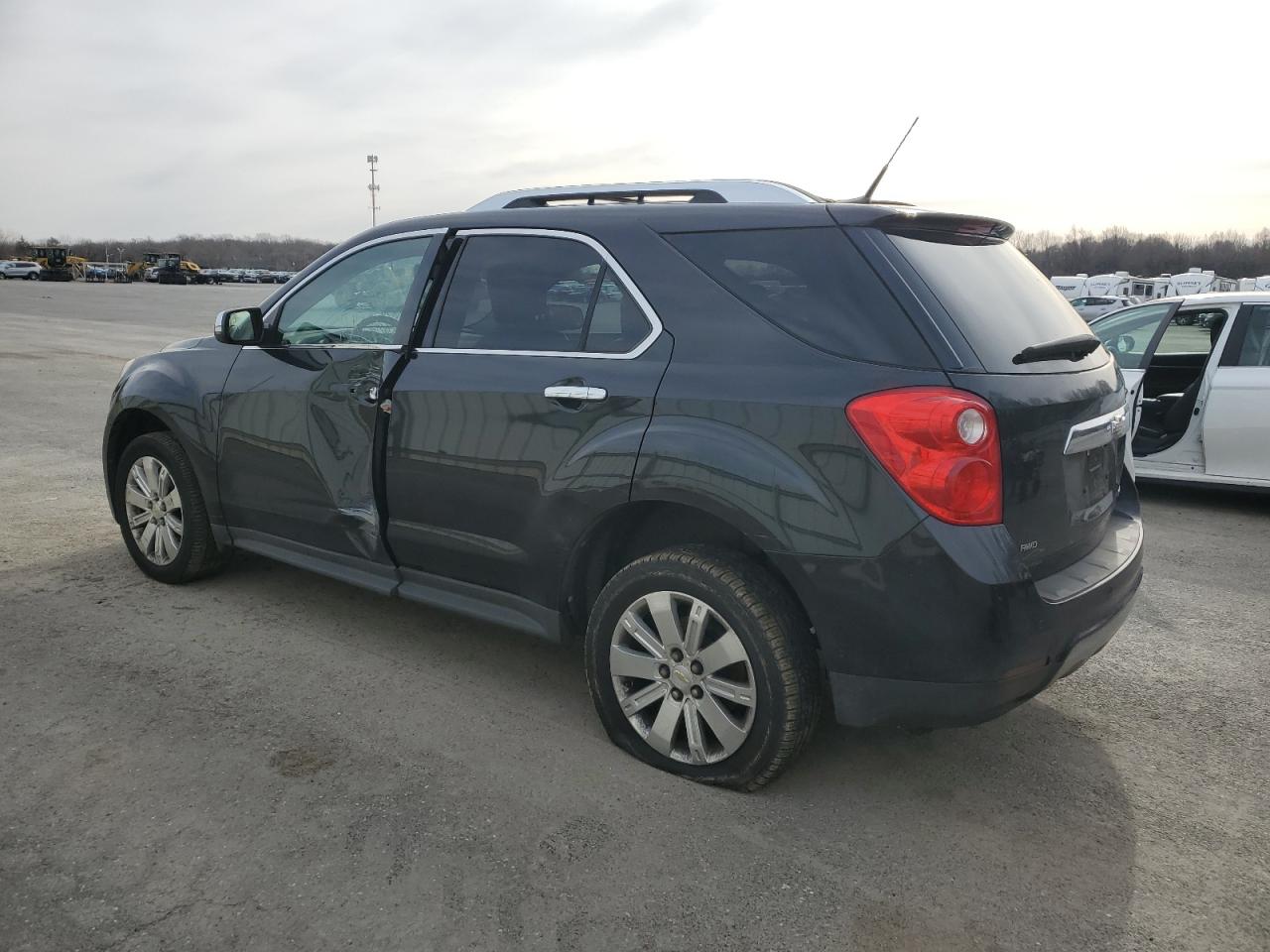 2011 Chevrolet Equinox - Image 2
