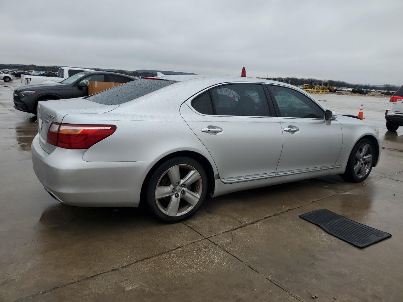 2011 Lexus LS - Image 3