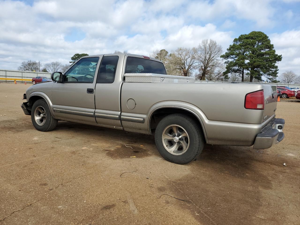 2001 Chevrolet S-10 Pickup - Image 2