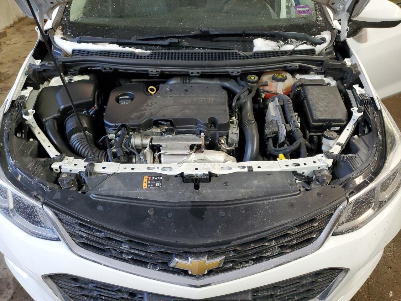 2018 Chevrolet Cruze - Image 12