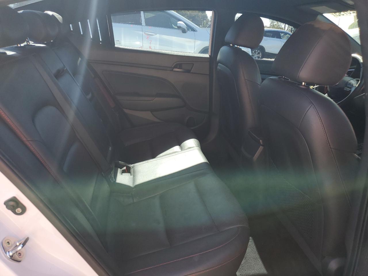 2017 Hyundai Elantra - Image 10