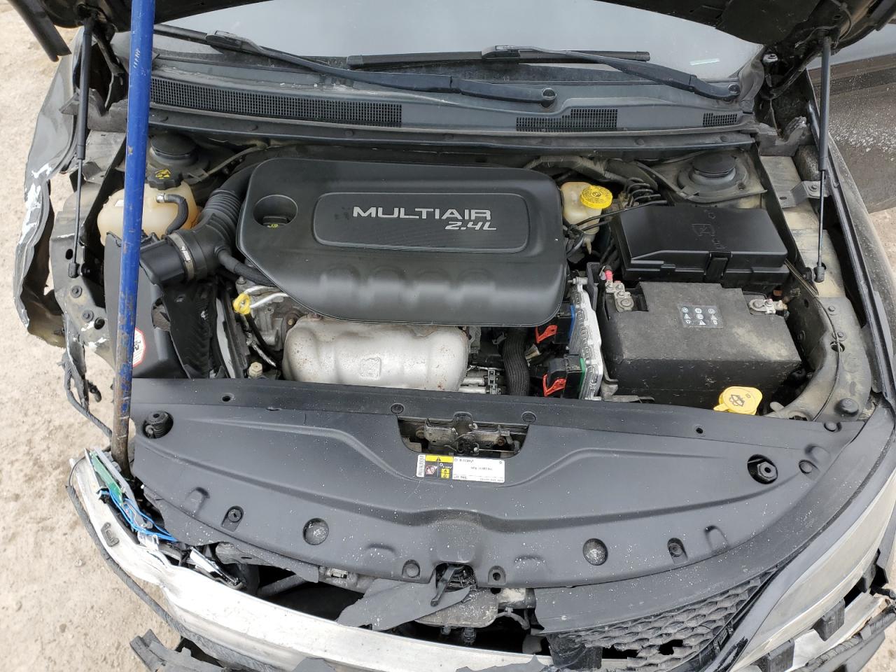 2016 Chrysler 200 - Image 12