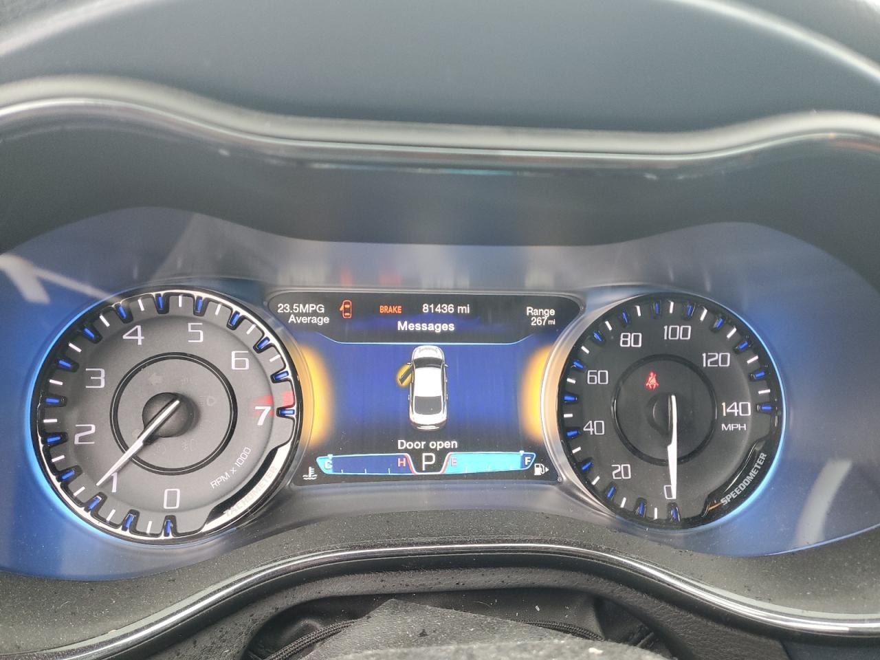 2016 Chrysler 200 - Image 9
