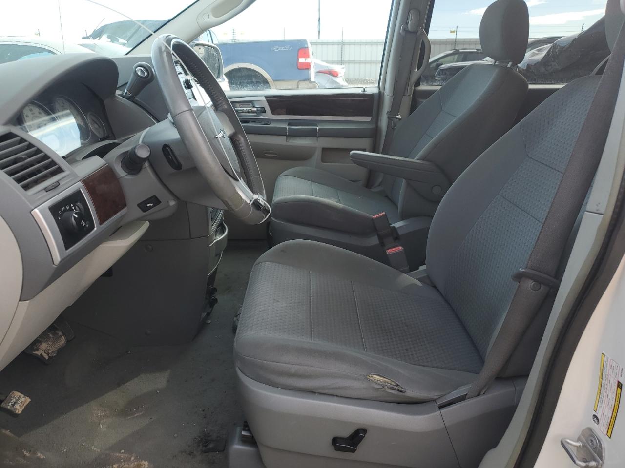 2010 Chrysler Town & Country - Image 7